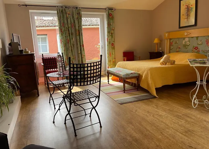 La Charaudiere Bed & Breakfast 3*